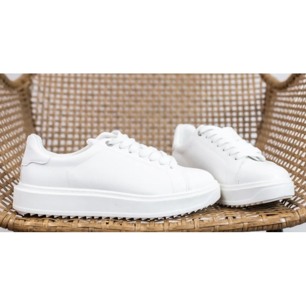 Women White Lace up Platform Sneakers Cushioned Low Top Soda Retain Size 6 - Picture 4 of 6